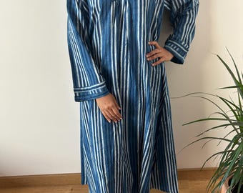 Caftan en coton rayé indigo, caftan, tenue de vacances, vêtements d'intérieur, idées cadeaux pour elle, robe bohème, robe trapèze, robe imprimée à la main