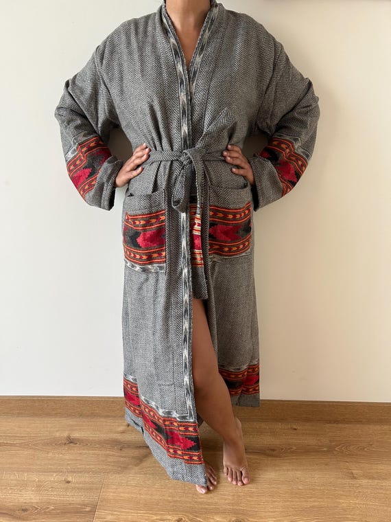 postpartum christmas dress 8 weeks postpartum Christmas ootd inspo this dress is super stretchy and flowy, so it's perfect for those mummas who are still in between post baby and pre baby sizes. The silhouette