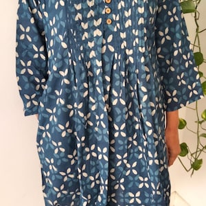 Tunique indigo, tunique en coton, cadeaux pour elle, vêtements de villégiature, robe d'été, tunique nervurée, haut en coton, vêtements de plage, maillot de bain, cadeau de fête des mères, haut boho XXL Lettres Femmes (US)