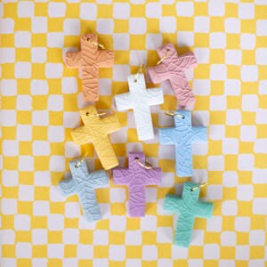 Mini Cross Bombonaire (3D embossed leaves)