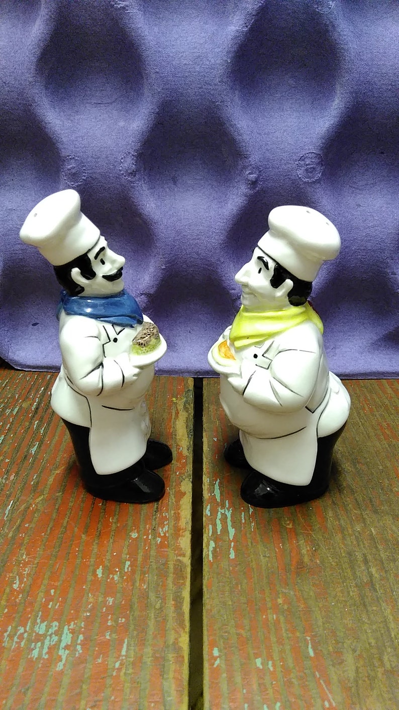 Vintage Happy Chefs Salt /& Pepper Shakers