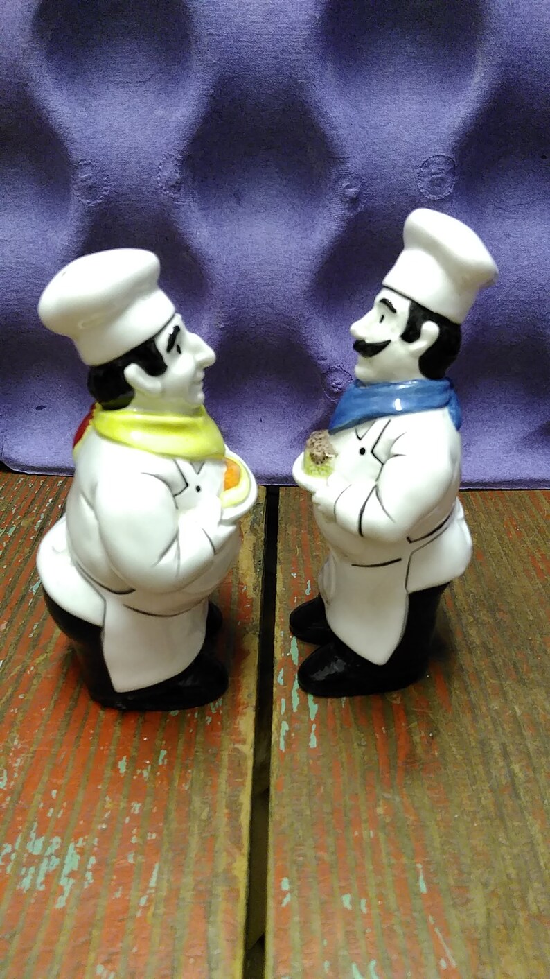 Vintage Happy Chefs Salt /& Pepper Shakers