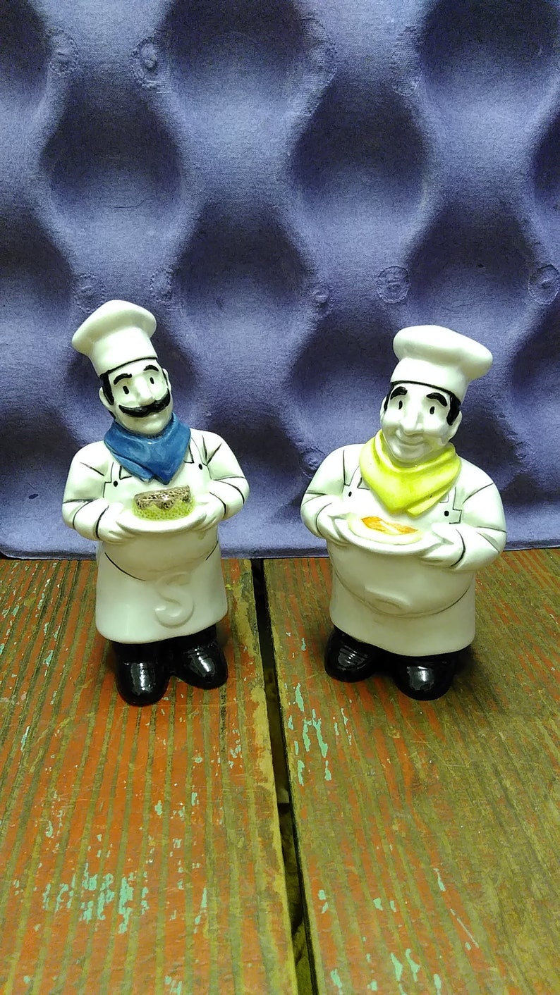 Vintage Happy Chefs Salt /& Pepper Shakers