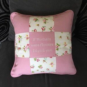 Handsydd kudde med citat från mor – kudde med blommigt lapptäcke, Cottagecore Decor