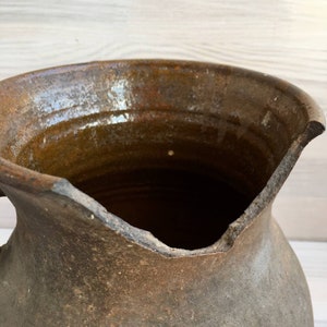 Zeer oude terracotta aardewerk kruik Vintage aardewerk Keramische oude vaas Rustieke folk pot Keramische werper Landelijk verbrande klei kruik Oekraïne verkoper afbeelding 4