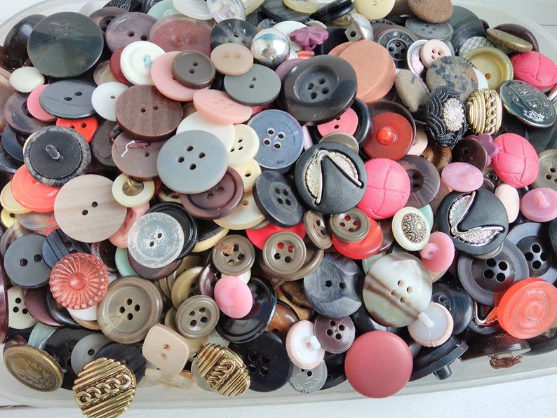 200 Bulk craft buttons Vintage wholesale buttons Mixed colors Etsy