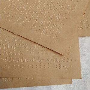 7 GRANDES Braille 8,6" por 12" Papel artesanal para scrapbook Vintage bege páginas frente e verso Alfabeto cego Papel antigo Papel texturizado Vendedor da Ucrânia