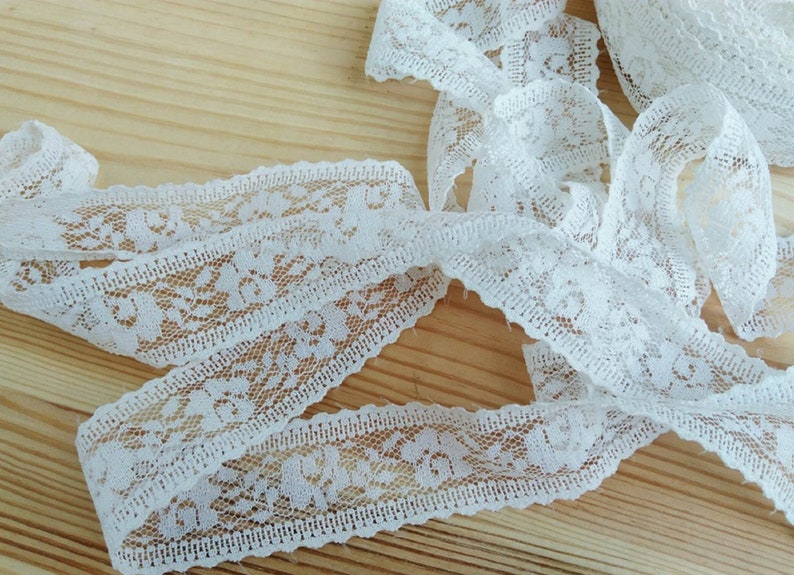 White floral vintage lace 1 Inch wide Delicate antique shabby chic lace Openwork decorative tape Scrapbooking materials Sewing craft item