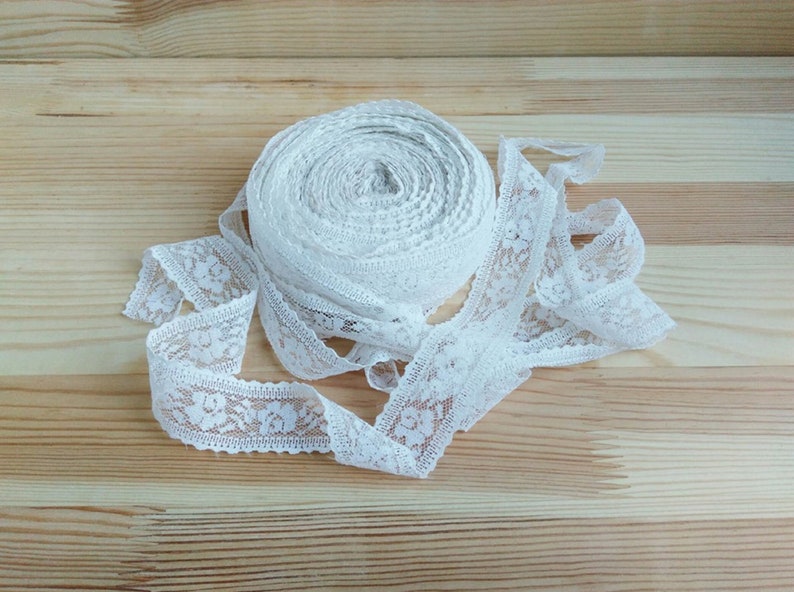 White floral vintage lace 1 Inch wide Delicate antique shabby chic lace Openwork decorative tape Scrapbooking materials Sewing craft item