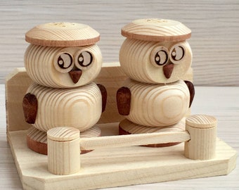 Wooden paire owls Salt and pepper shakers Table decor for kitchen Gift from Ukraine Set for spices Hand carving Ukraine seller