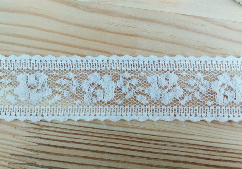 White floral vintage lace 1 Inch wide Delicate antique shabby chic lace Openwork decorative tape Scrapbooking materials Sewing craft item