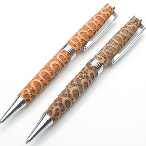 Stylo en bois avec motif de dentelle, fait à la main