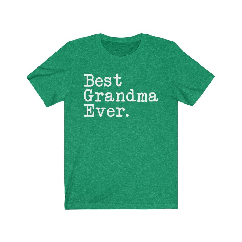 Puede incluir: Camiseta verde con texto blanco que dice "Best Grandma Ever."