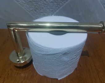 Toilettenpapierhalter aus unlackiertem Messing. Dieser handgefertigte Taschentuchhalter aus massivem Messing strahlt zeitlose Eleganz aus.