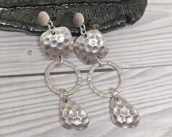 Pendientes abstractos únicos de plata antigua larga, pendientes de declaración geométrica de plata, pendientes largos martillados regalo de joyería boho para ella