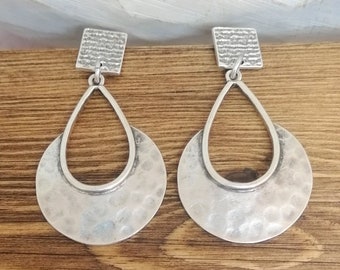 Pendientes martillados de plata antigua, pendientes boho de plata, pendientes largos de lágrima, pendientes de declaración Boho joyería regalo para ella