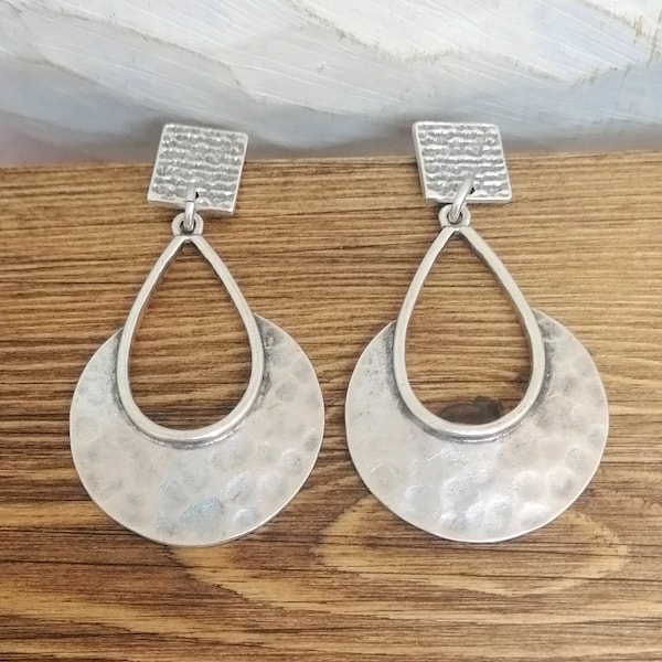 Pendientes martillados de plata antigua, pendientes boho de plata, pendientes largos de lágrima, pendientes de declaración Boho joyería regalo para ella