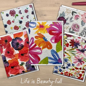 Set de papelería "La vida es bella" / 5 tarjetas y sobres con temática floral / Notas en blanco