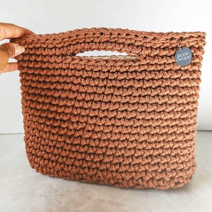 Bolso de mano de crochet con asa superior en marrón tostado, bolso de mano de macramé, bolso ecológico hecho a mano, forrado con bolsillo interior con cremallera, cierre a presión