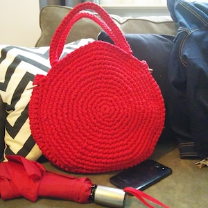 Crochet circle bag | Modern Round bag | Statement accessory | Adjustable cork crossbody strap optional
