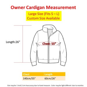 Puede incluir: Un diagrama que muestra las medidas de un c&aacute;rdigan. El c&aacute;rdigan se muestra en un dibujo de l&iacute;nea. Las medidas est&aacute;n etiquetadas como "Chest: 55" y "Length: 26". Las medidas tambi&eacute;n se dan en cent&iacute;metros: "Chest: 140cm/55" y "Length: 60cm/26". El texto "Large Size (Fits S - L) Custom Size Available" tambi&eacute;n est&aacute; incluido.