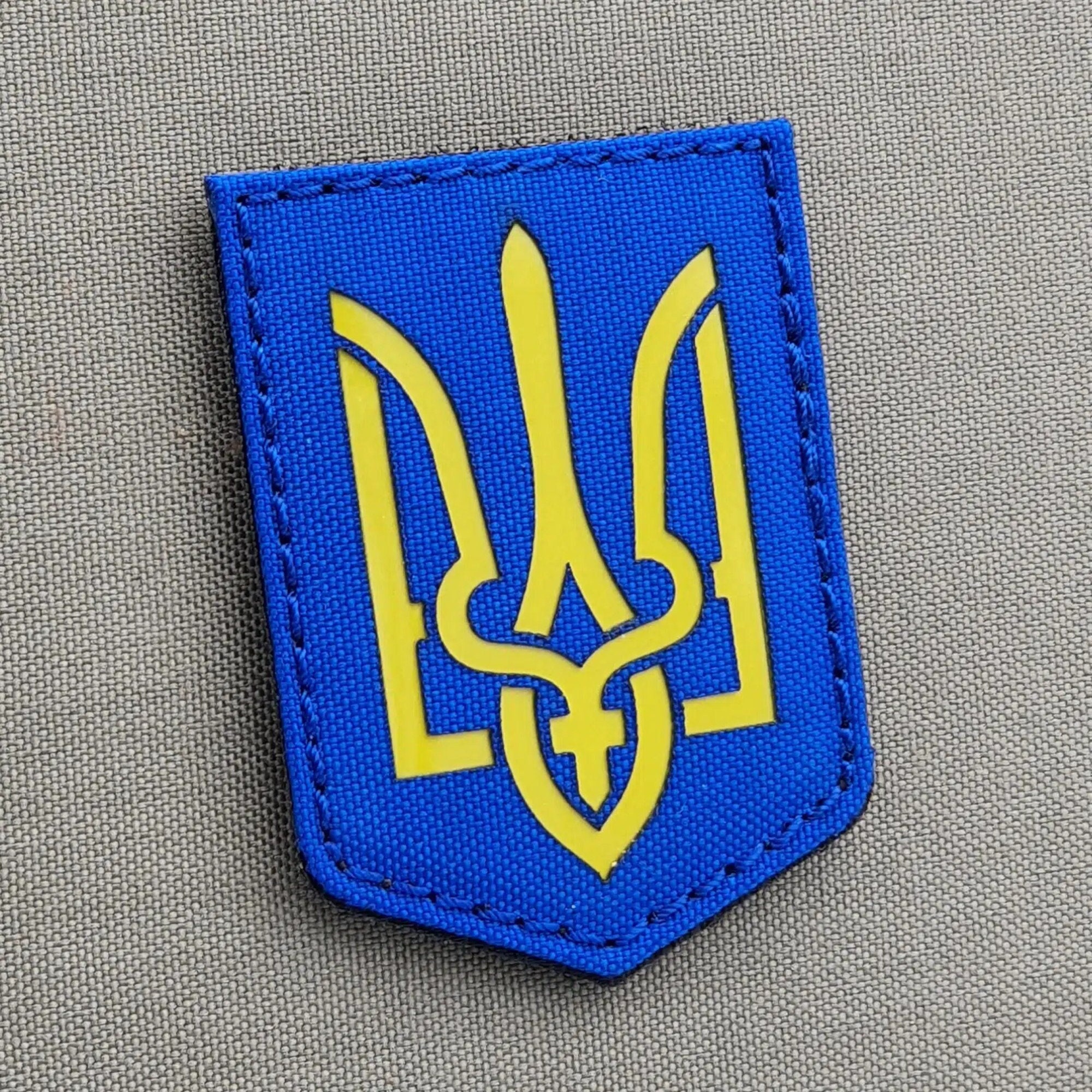 Produktbild von Ukrainische Armee Wyshyvanka Tryzub Moral Patch – Dreizack Wappen – Aufnähbar & Klett