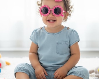 Conjunto de gafas de sol y lazo con diseño de margarita rosa