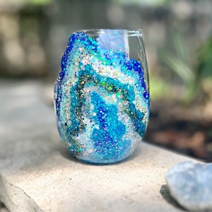 Teal Geode Stemless Wine Glass image 1