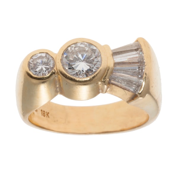 Estate 18KT Yellow Gold 1.77 Carat Fancy Round Brilliant and Baguette Cut Diamond Ring