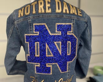 Chaqueta vaquera adornada de Notre Dame Fighting Irish, chaqueta de ropa del equipo de fútbol americano Fighting Irish, chaqueta adornada de Notre Dame,