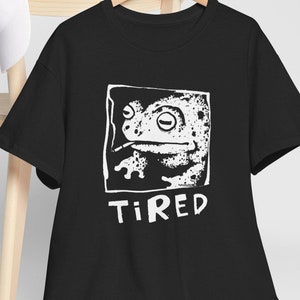 Tired frog funny grunge black and white amphibian lover Unisex T-shirt