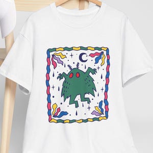 Camiseta unisex críptica vintage de Mothman colorida