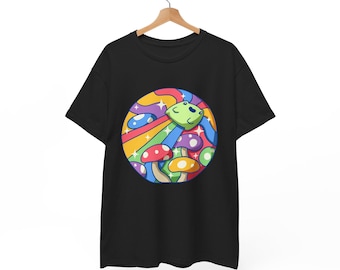サイケデリックなカラフルなキノコカエルのユニセックスTシャツ