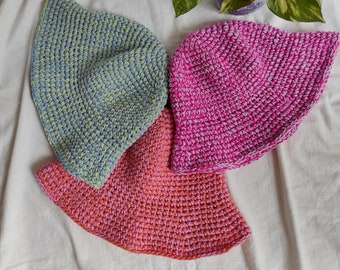 Cappello a secchiello all'uncinetto, cappello estivo fatto a mano