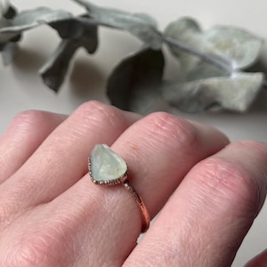 Raw prehnite copper ring | Natural crystal ring | Handmade organic jewelry | Natural gemstone ring | Unique piece