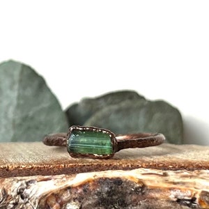 Green tourmaline copper ring | October birthstone ring | Unique raw natural crystal ring | Handmade organic jewelry | Stacking ring