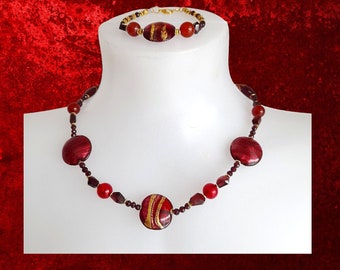 Set - Necklace and bracelet made of Murano glass with gold leaf, aventurine beads, garnet nuggets and beads