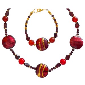 Pulsera de granate, collar de granate, conjunto de joyería rojo, cristal de Murano con pan de oro, pepitas de granate, rondelle de granate, conjunto de pulsera y collar imagen 1