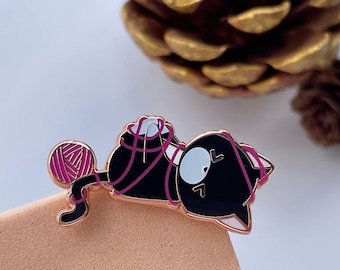 Kitty Tangled in Yarn Magnet, Magnetic Needle Minder