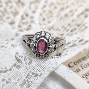 Vintage silver daisy ring with pink stone and clear glass stones
