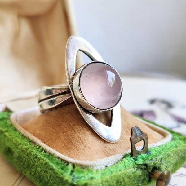 Bague vintage en argent avec cabochon quartz rose