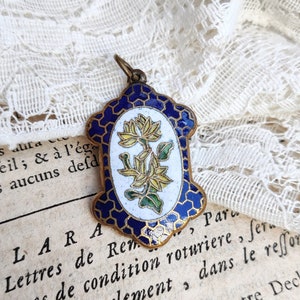Vintage floral pendant in gilded brass and cloisonné enamel