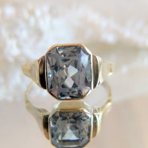 Vintage blue spinel 8ct gold ring