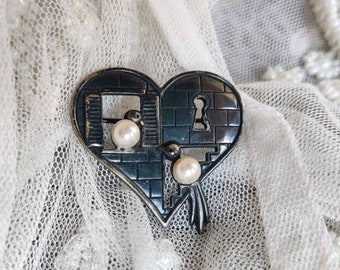 925 Sterling Silver Heart Brooch with Pearl Birds, Lovers