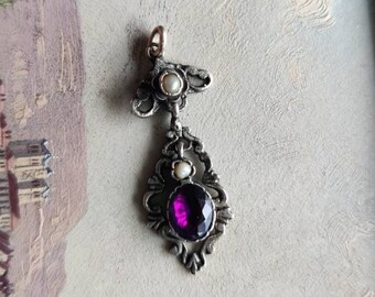 Small antique pendant with pearls and foiled amethyst