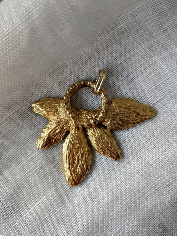 Golden metal pendant with leaves signed YSL - Yve… - image 4