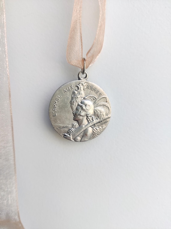 Pendentif Ancien Aux Armoiries De Bretagne - Métal Argenté, Occasion, Style Héraldique