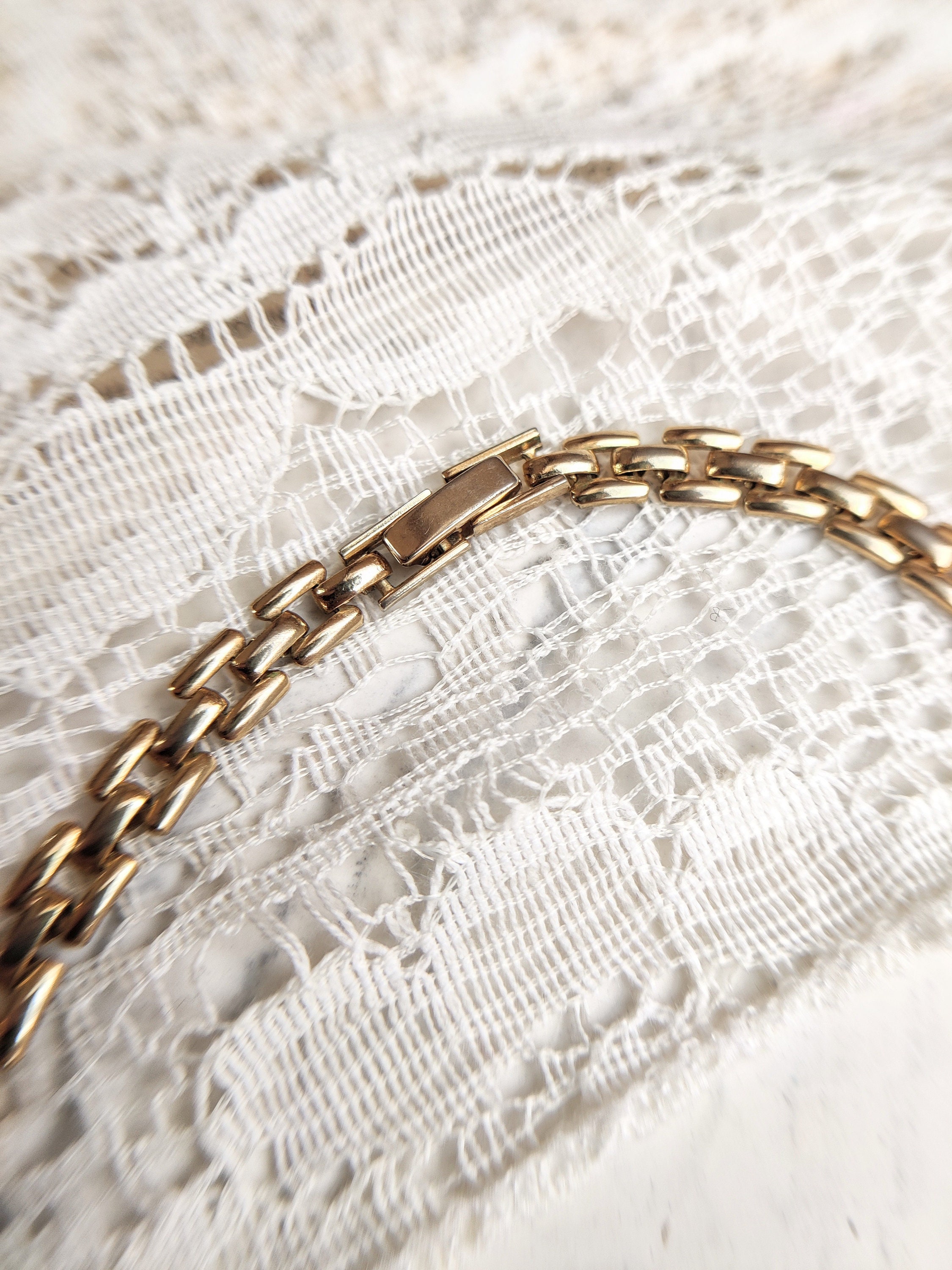 Collier Vintage En Métal Doré - Bijou Ancien D'occasion, Origine France, Style Rétro
