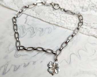 Vintage-Silberarmband mit vierblättrigem Kleeblatt-Anhänger