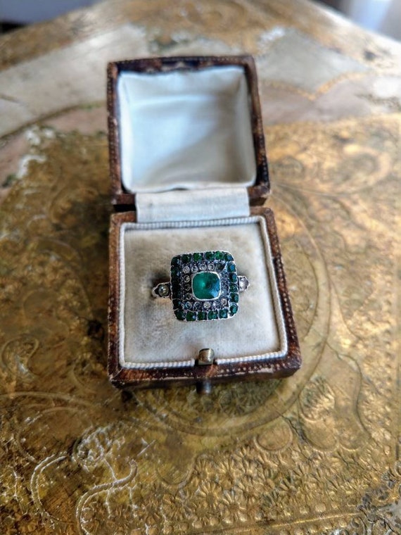 Antique ring with emerald green paste